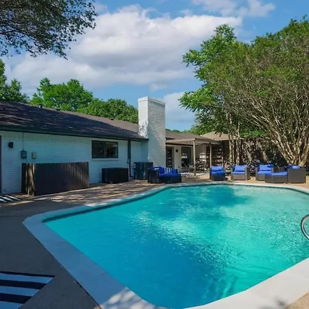Luxury Home With 5 Bedrooms And Private Pool